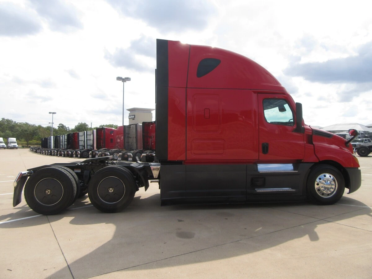 2023 Freightliner Cascadia — photo 5