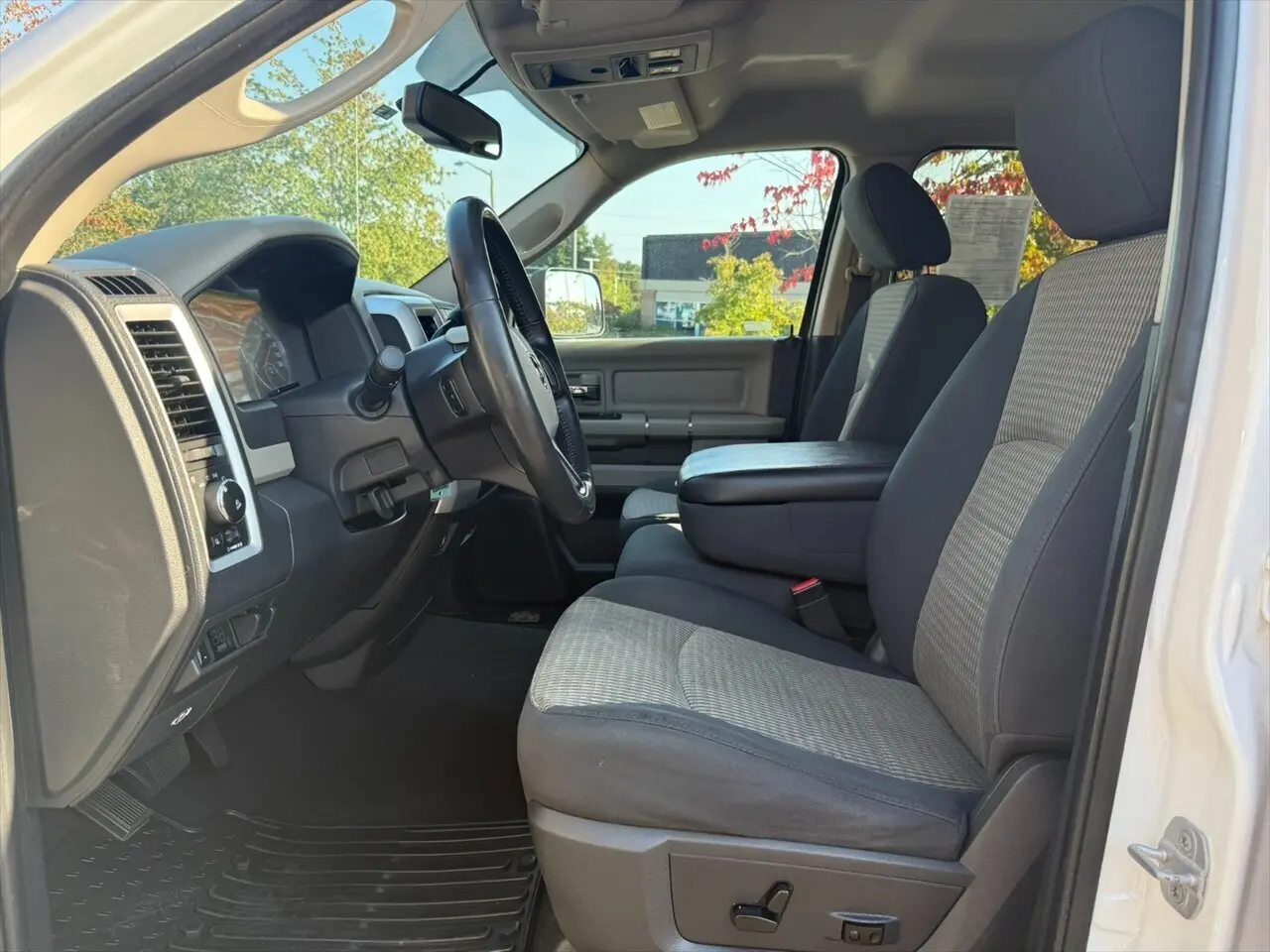 2012 Ram 1500 SLT photo 13