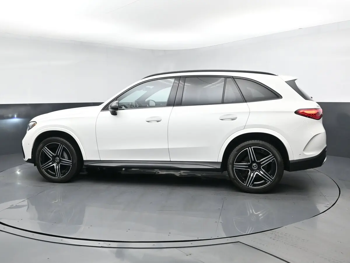 2023 Mercedes Benz GLC 300 4MATIC photo 4