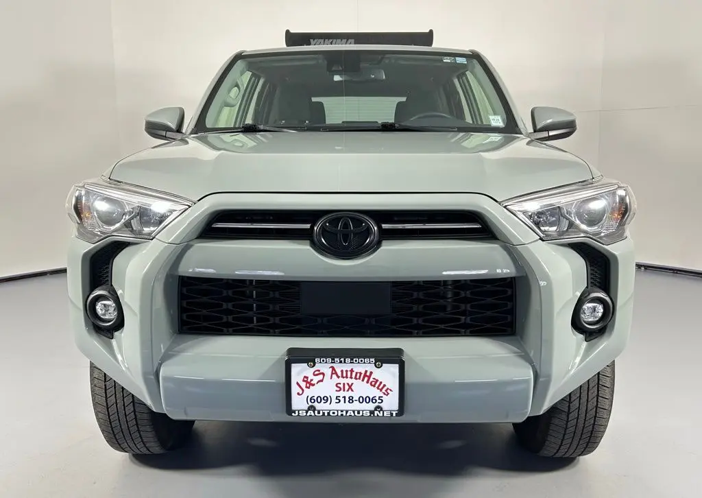 2022 Toyota 4Runner SR5 Trail photo 2