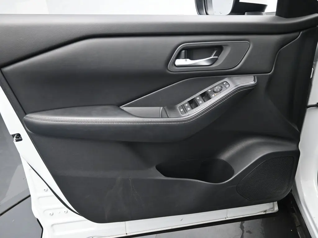 2024 Nissan Rogue SV AWD photo 19