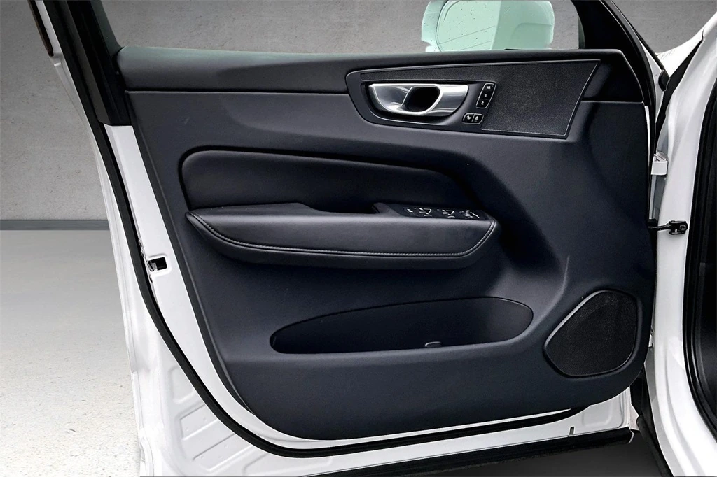 2023 Volvo - image 19