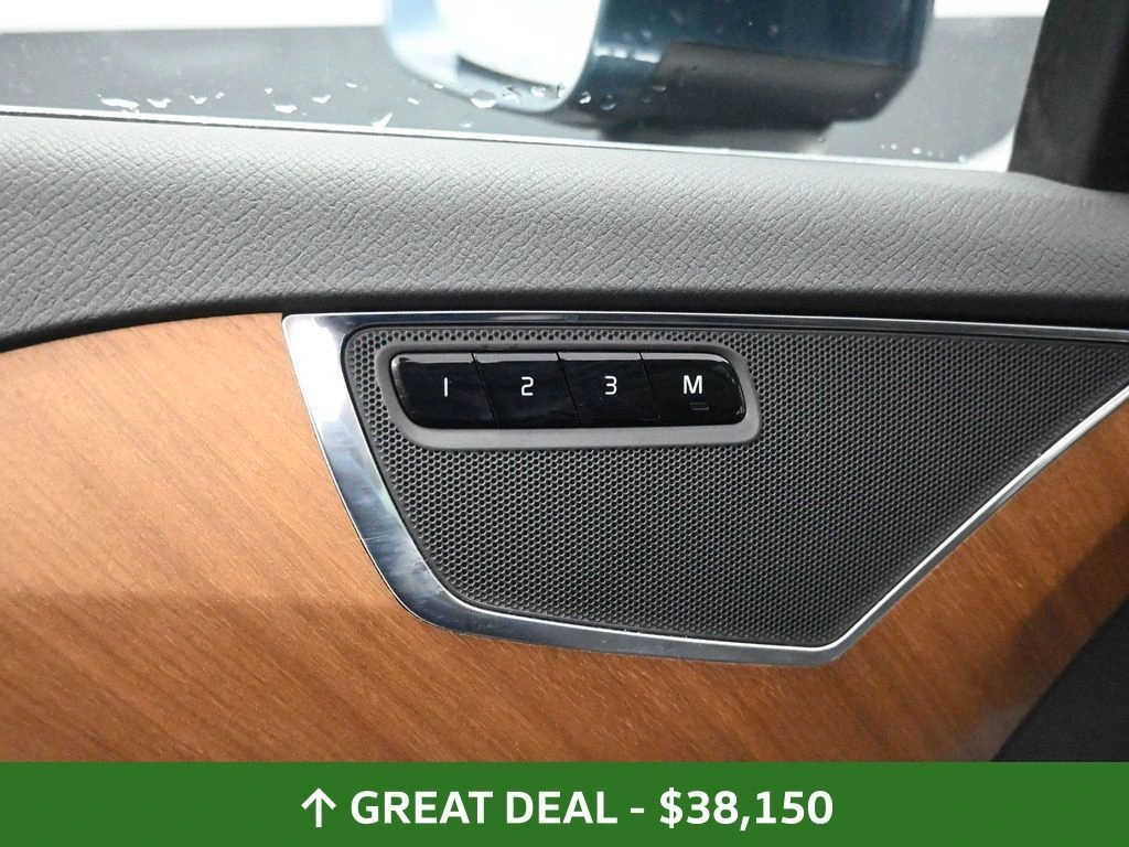 2024 Volvo - image 33