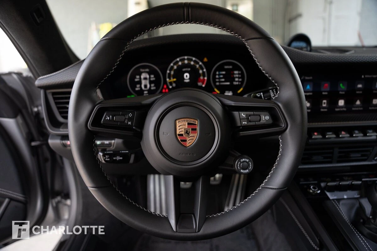 2026 Porsche 911 GT3 Touring Package - Photo 27