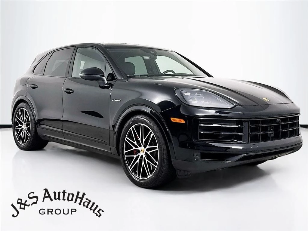 2024 Porsche Cayenne S E-Hybrid's photo