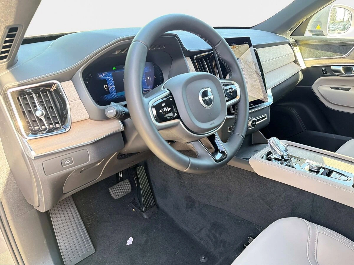2026 Volvo - image 19