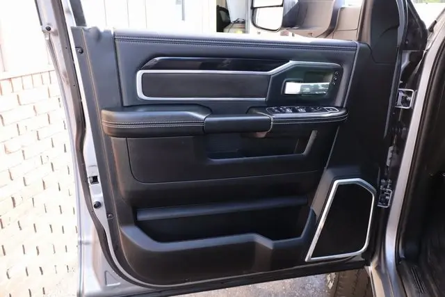 2020 Ram 2500 Laramie photo 10