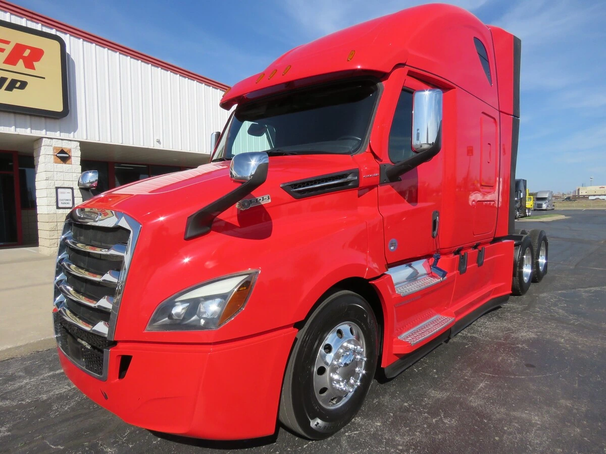 2022 Freightliner Cascadia - image 1