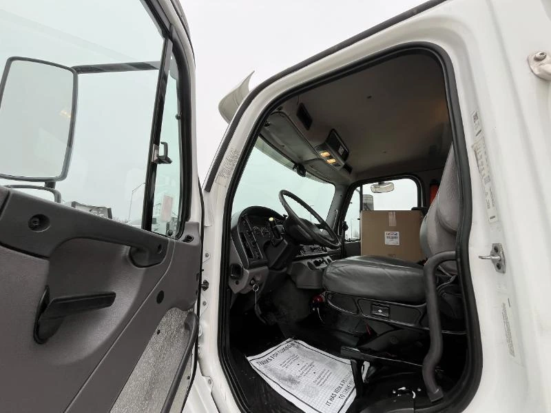 2018 Freightliner 114SD - image 3