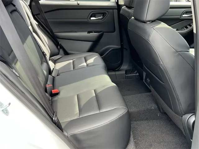2026 Nissan Rogue SV photo 21