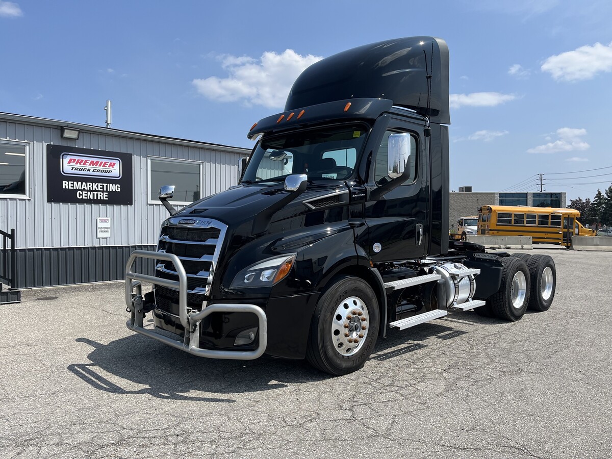 2023 FREIGHTLINER Cascadia