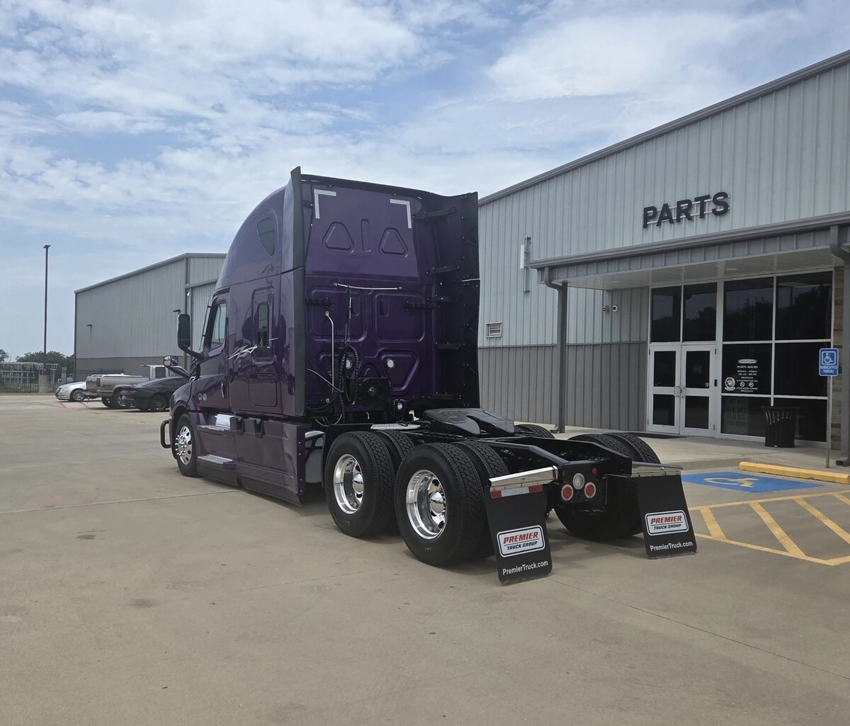 2025 Freightliner Cascadia — photo 7