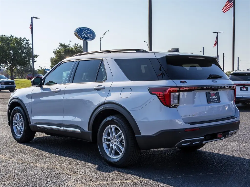 2025 Ford Explorer photo 7