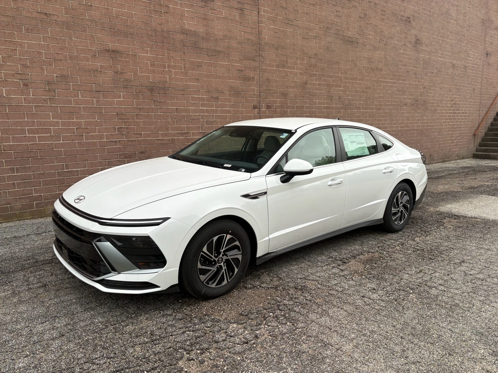 2026 Hyundai Sonata Blue's photo