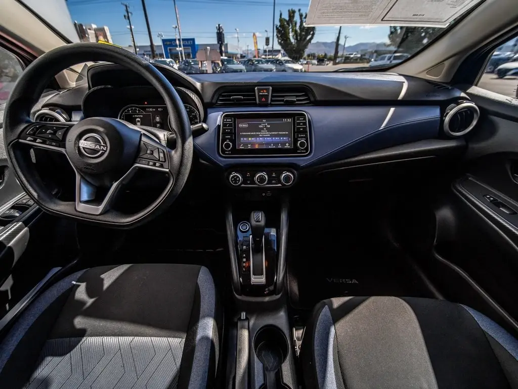 2023 Nissan Versa 1.6 SV photo 11