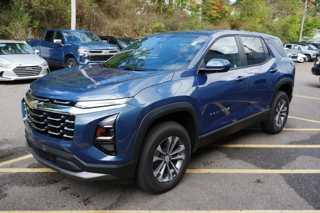 2026 Chevrolet Equinox LT photo 3