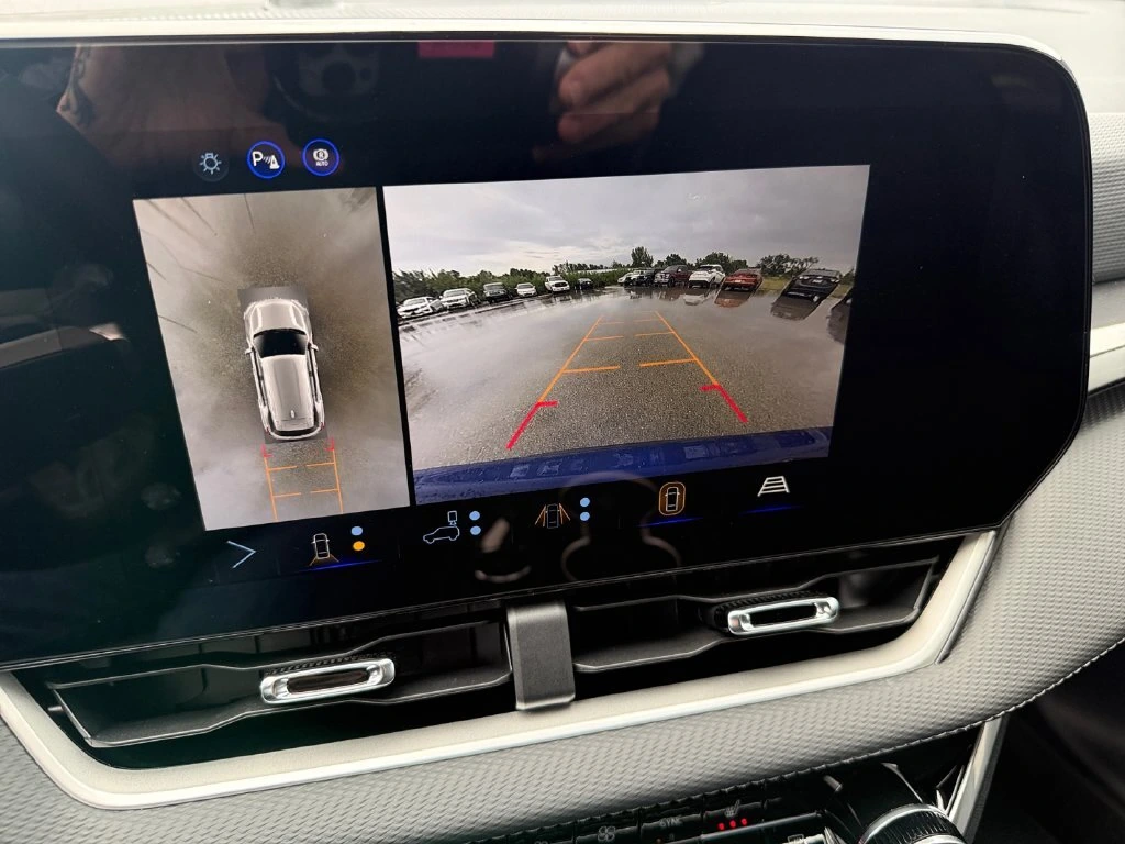 2027 Chevrolet Equinox LT - Photo 28
