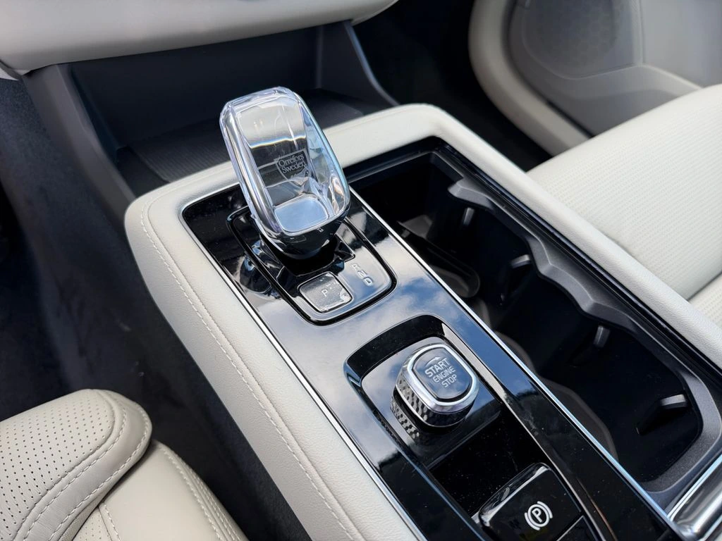 2026 Volvo - image 23