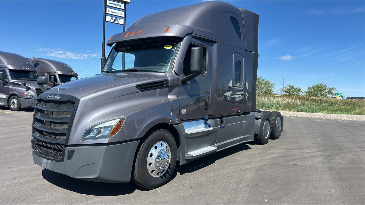 2023 FREIGHTLINER Cascadia