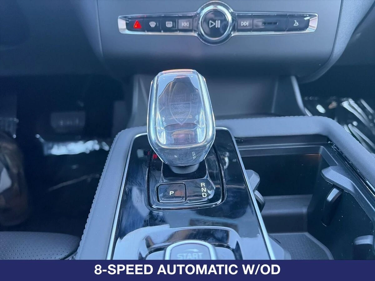 2026 Volvo - image 24