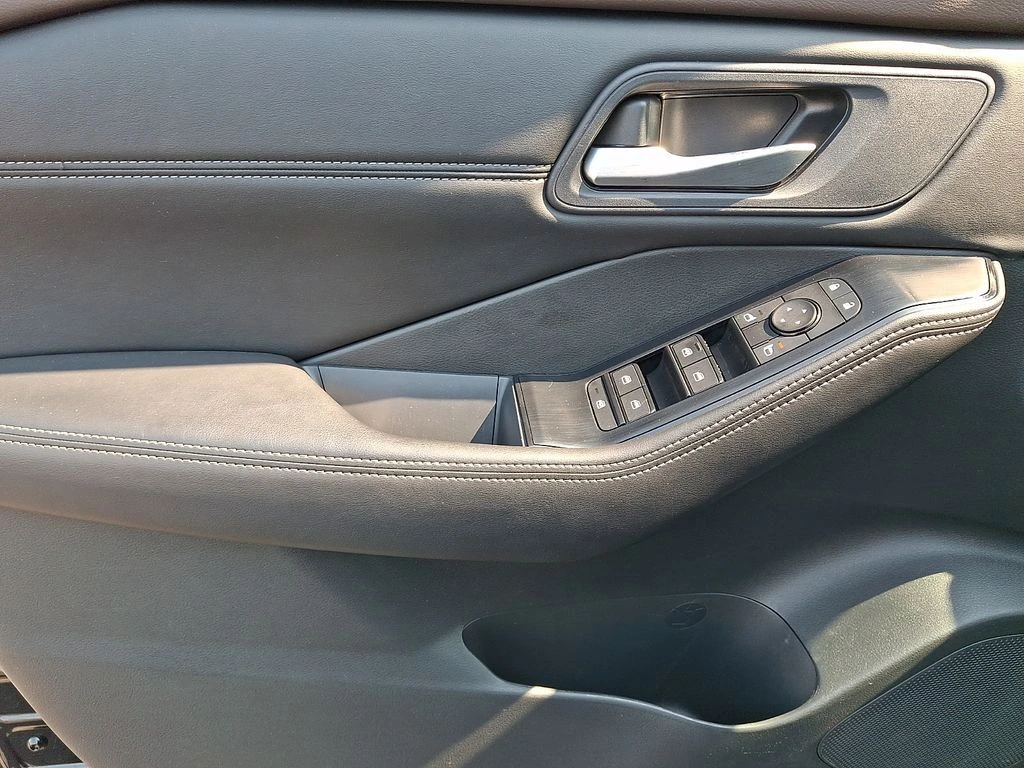 2023 Nissan Rogue SV - Photo 13