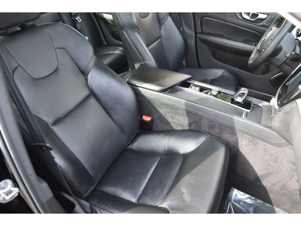 2023 Volvo - image 30