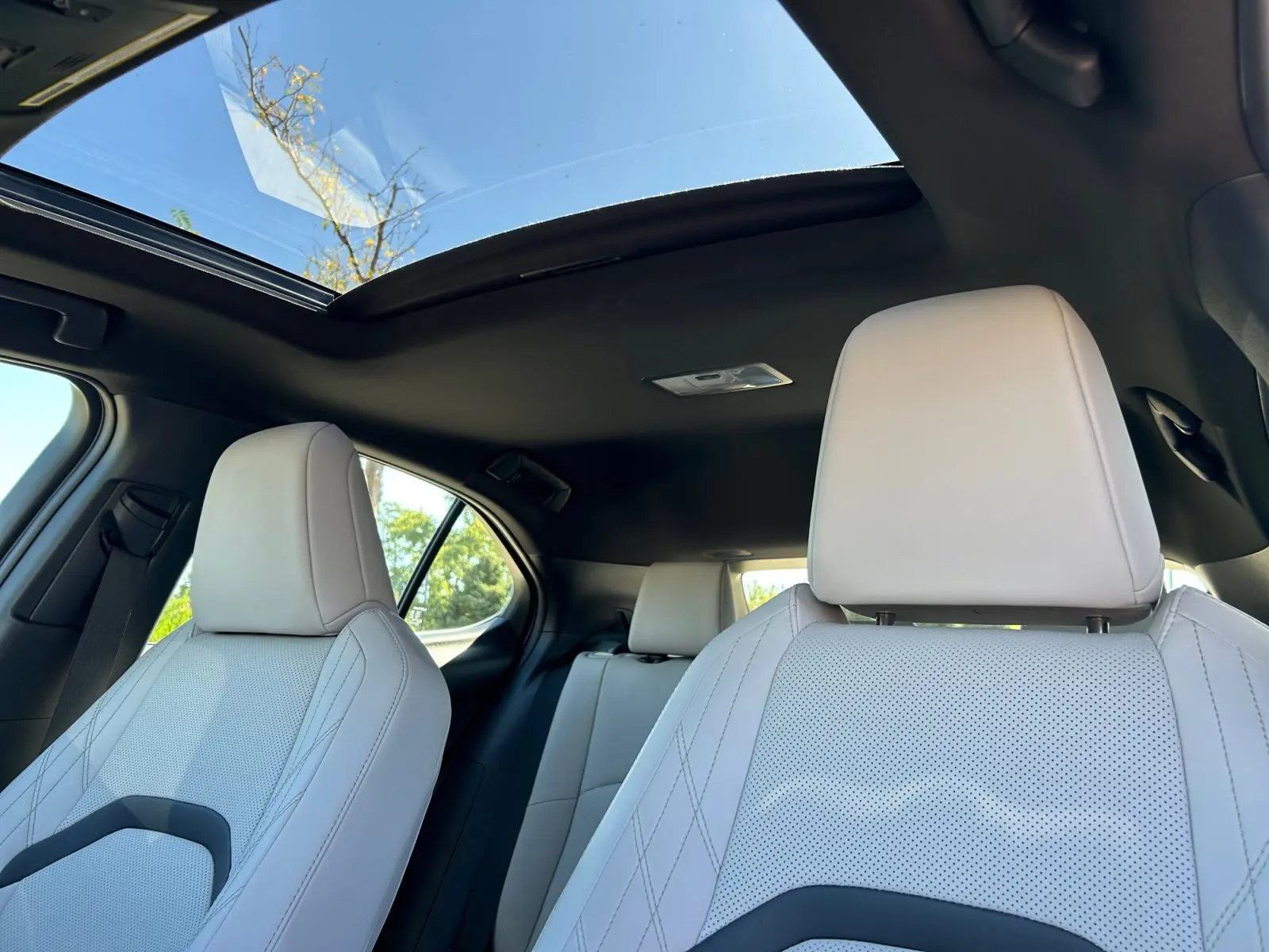 2023 Lexus UX 250h Premium photo 20