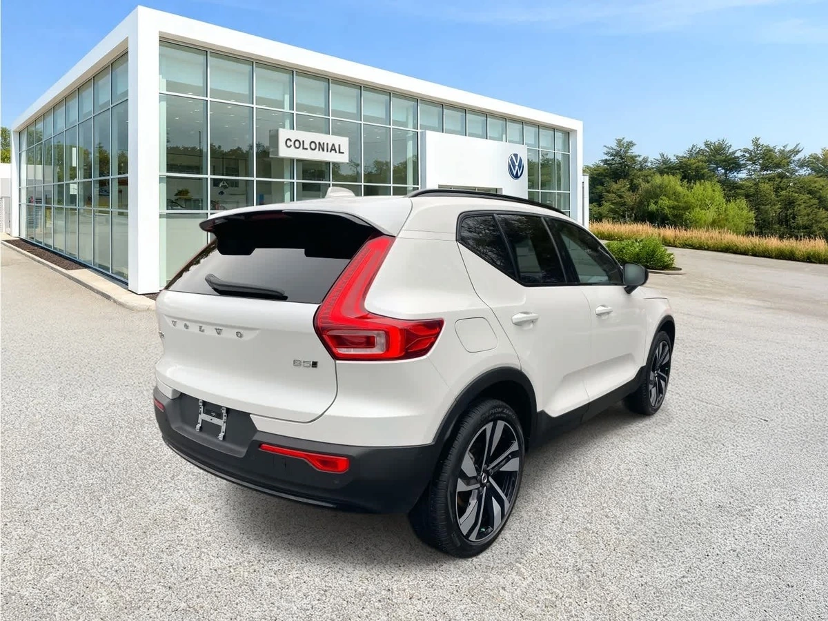 2024 Volvo - image 5