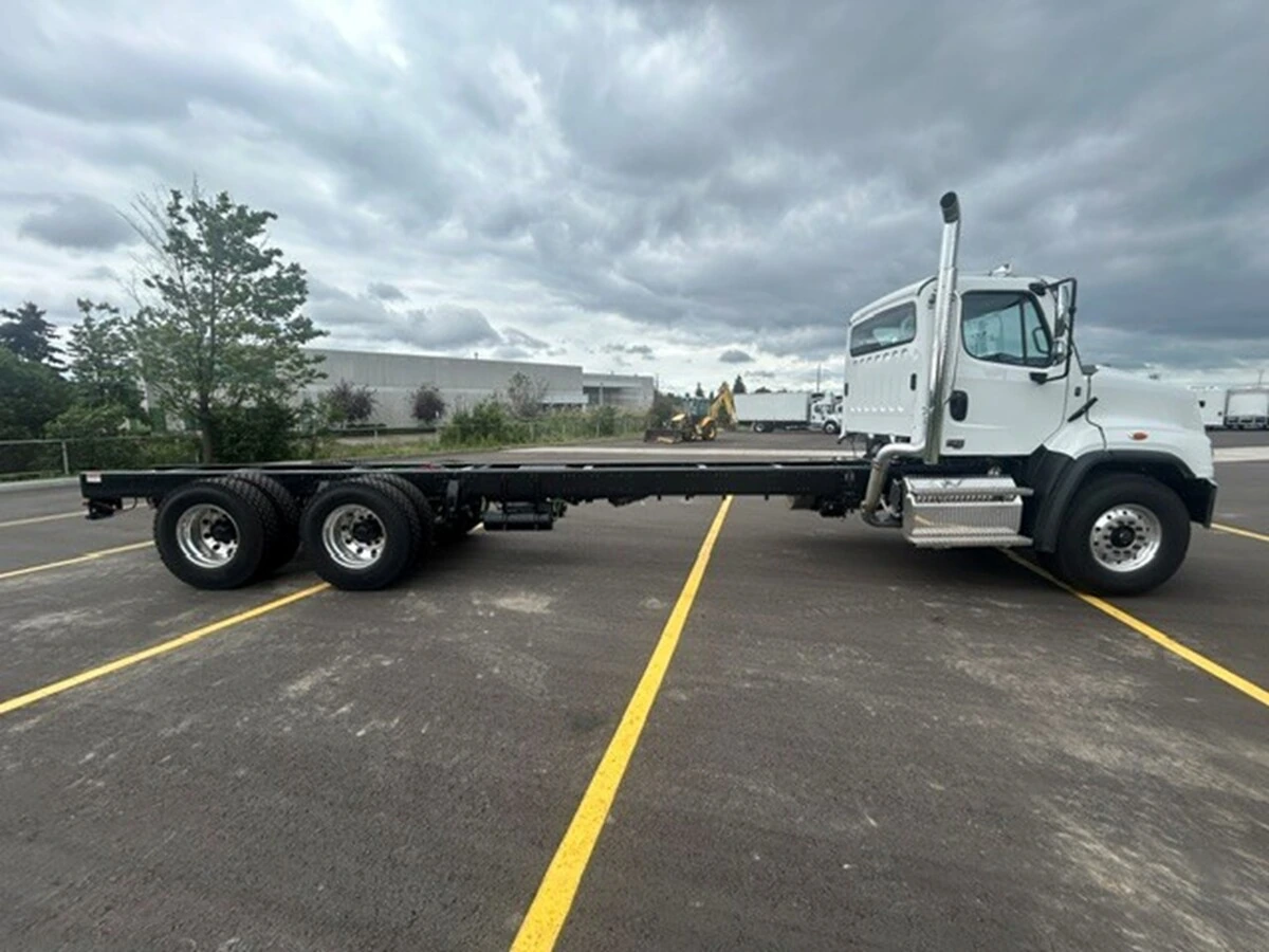 2027 Freightliner 114SD — photo 6