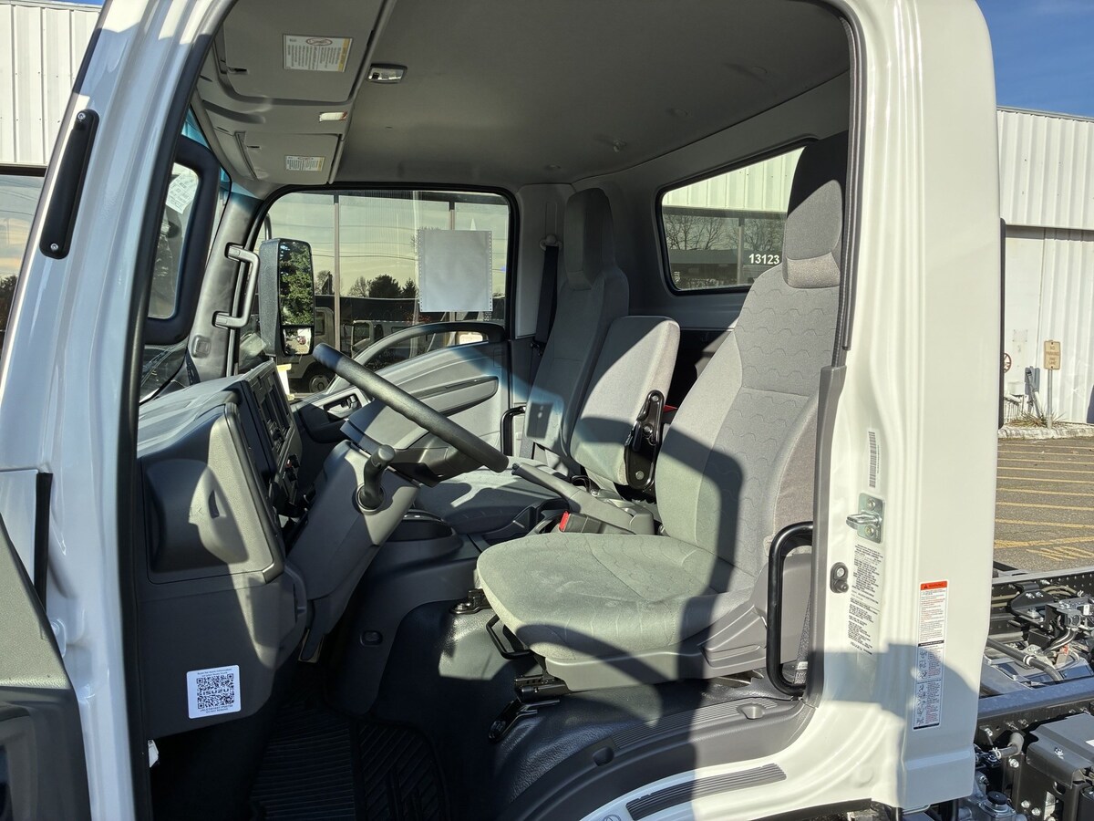2026 Isuzu NRR in Seattle, WA — photo 6