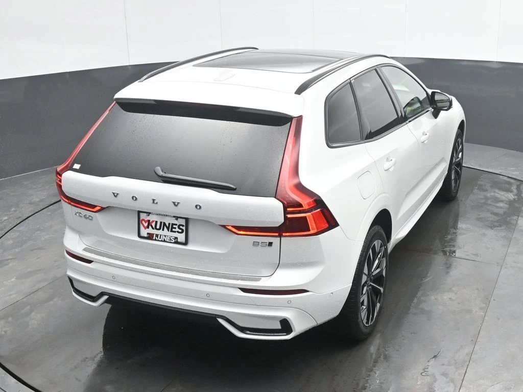 2026 Volvo - image 28