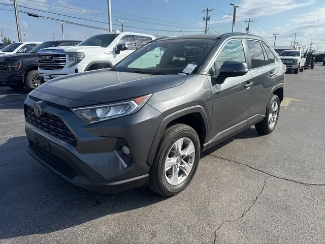 2021 Toyota RAV4 XLE photo 2