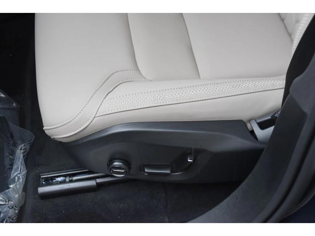 2026 Volvo - image 34