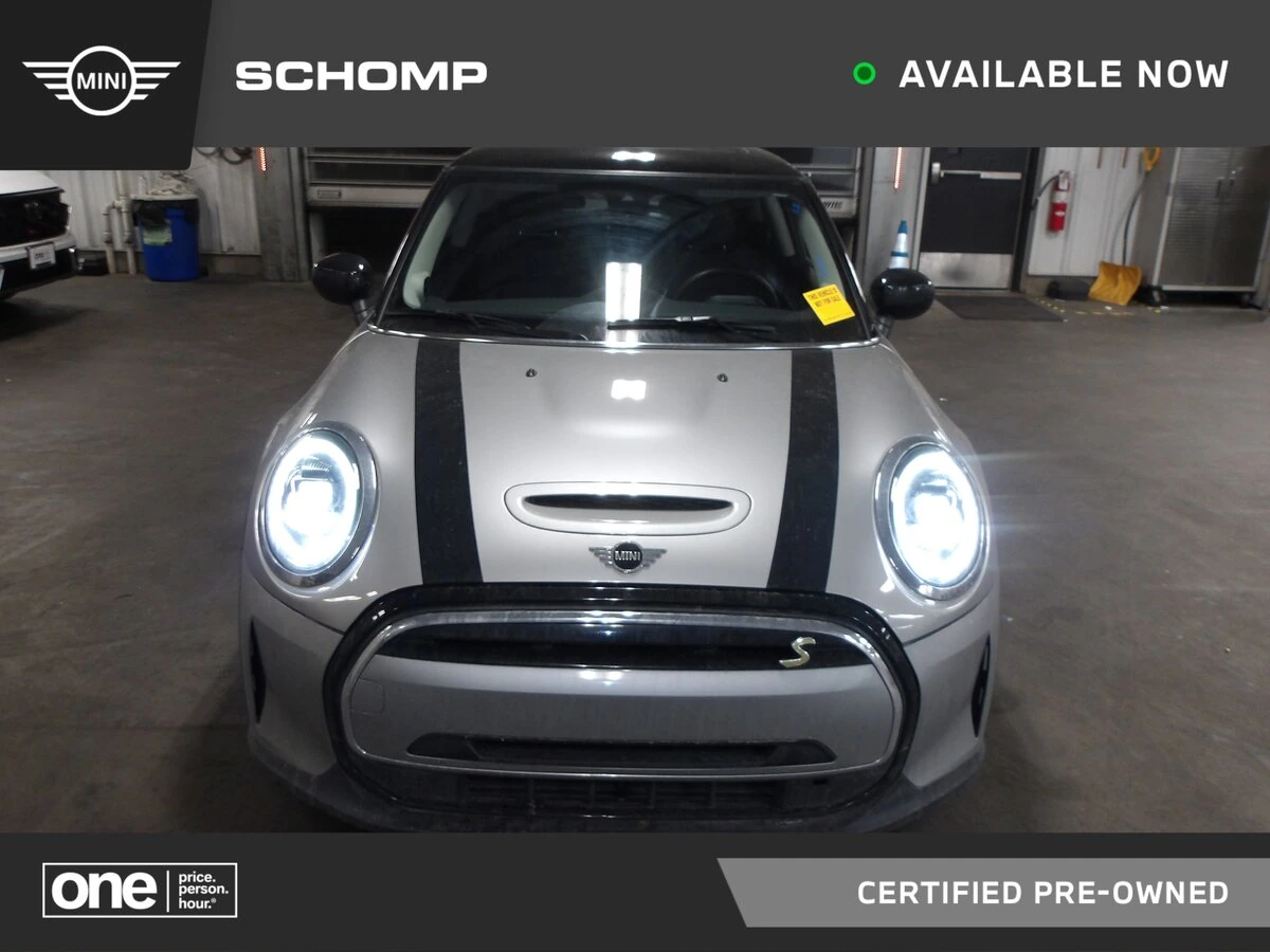 2024 MINI Hardtop 2 Door SE's photo
