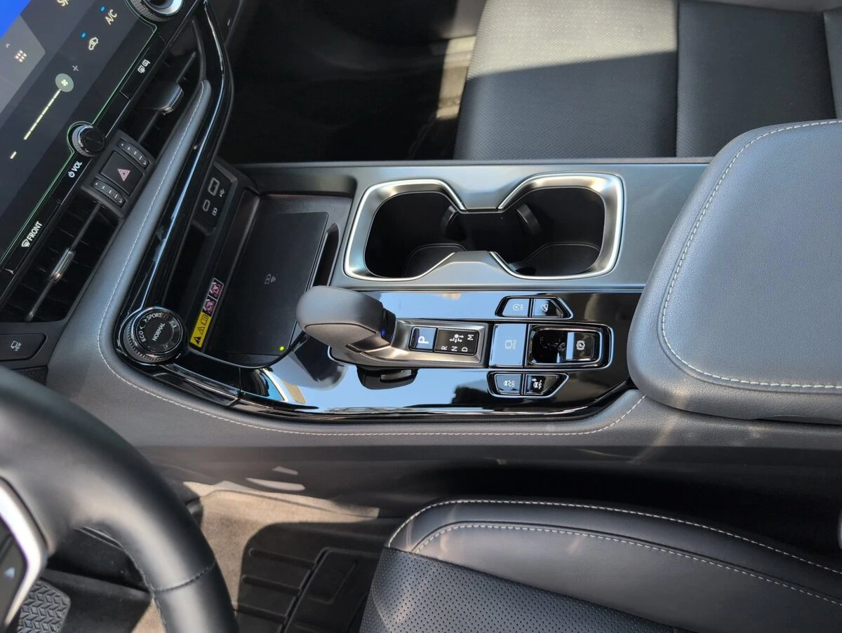 2025 Lexus NX 350 - Photo 15