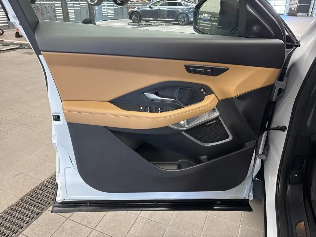 2021 Jaguar E-PACE P250 SE photo 17