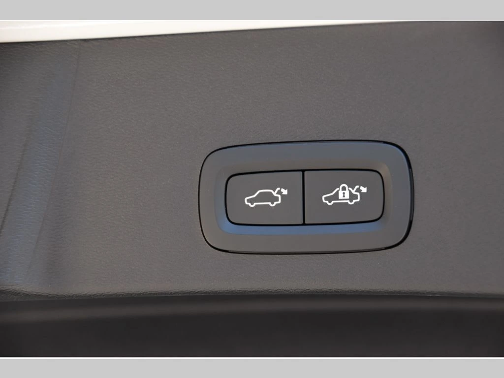 2025 Volvo - image 21