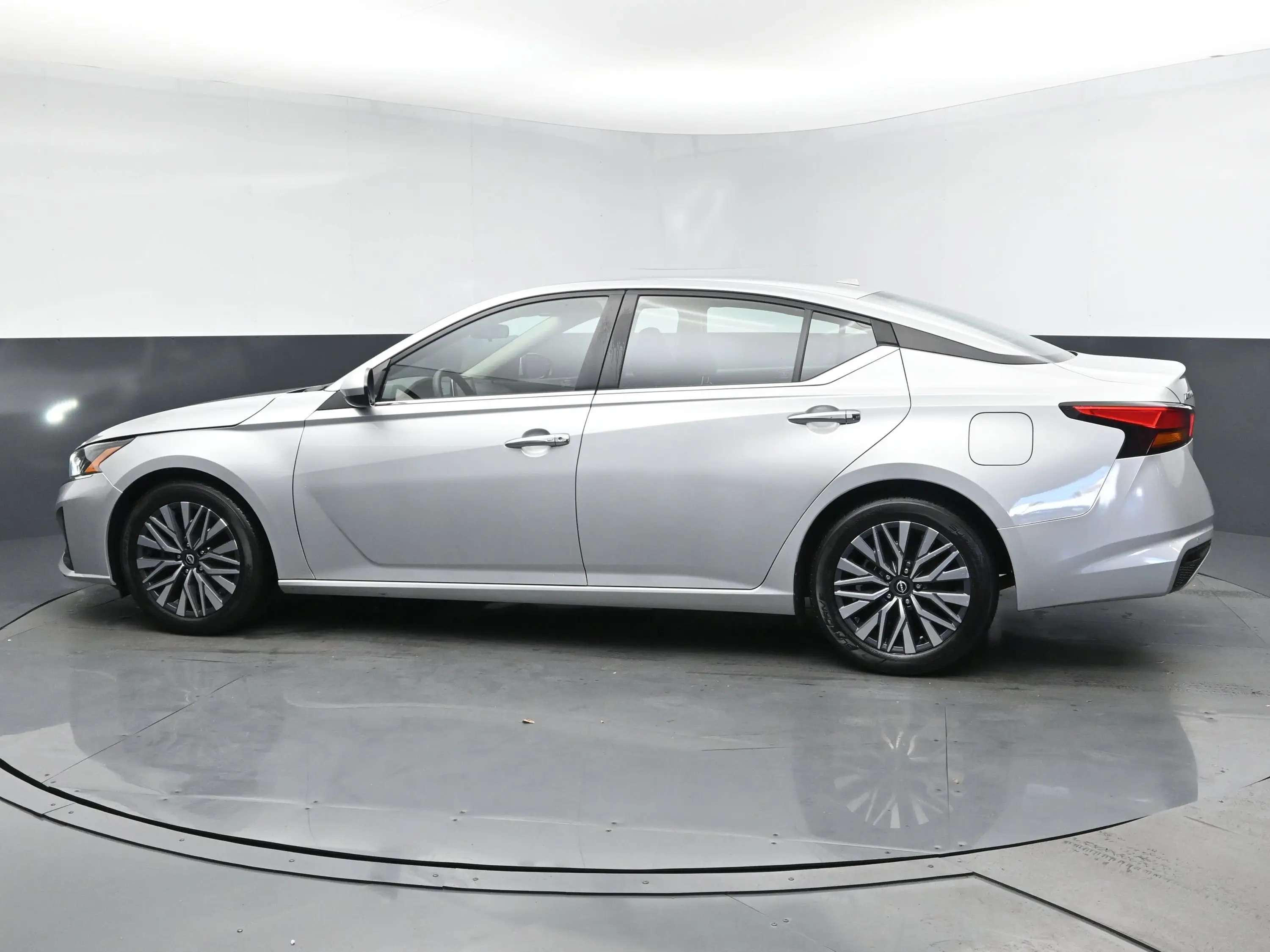 2023 Nissan Altima 2.5 SV photo 4