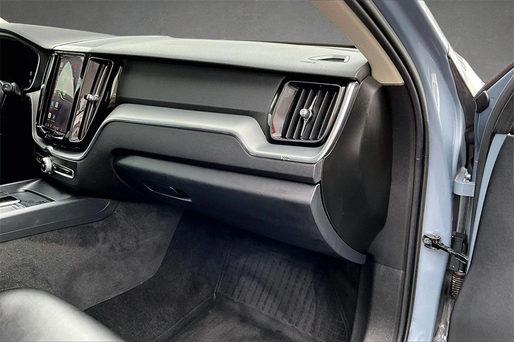 2023 Volvo - image 26