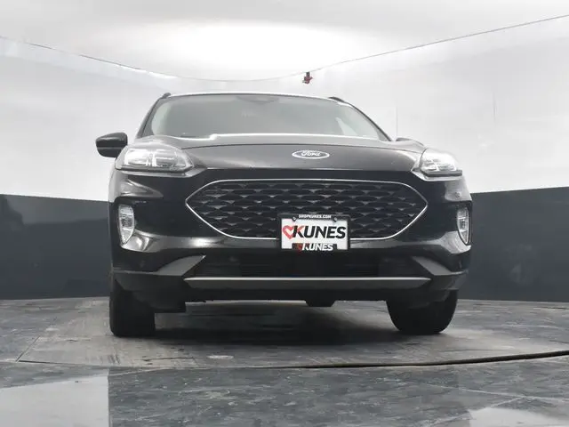 2022 Ford Escape Titanium photo 28