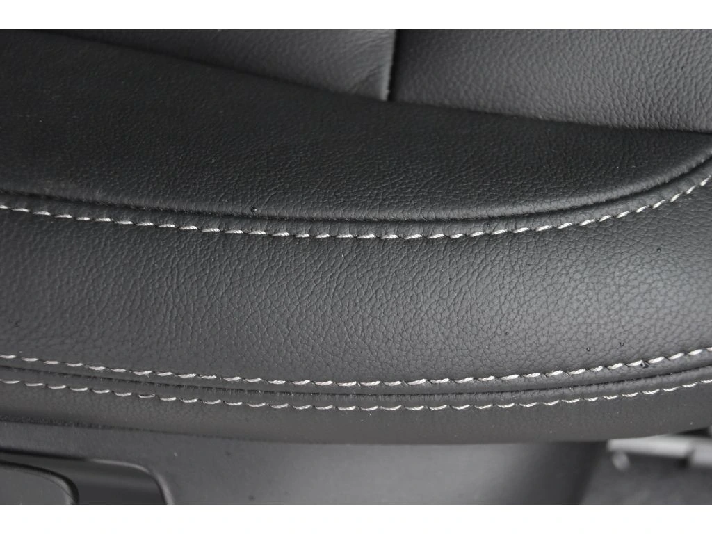 2025 Volvo - image 30