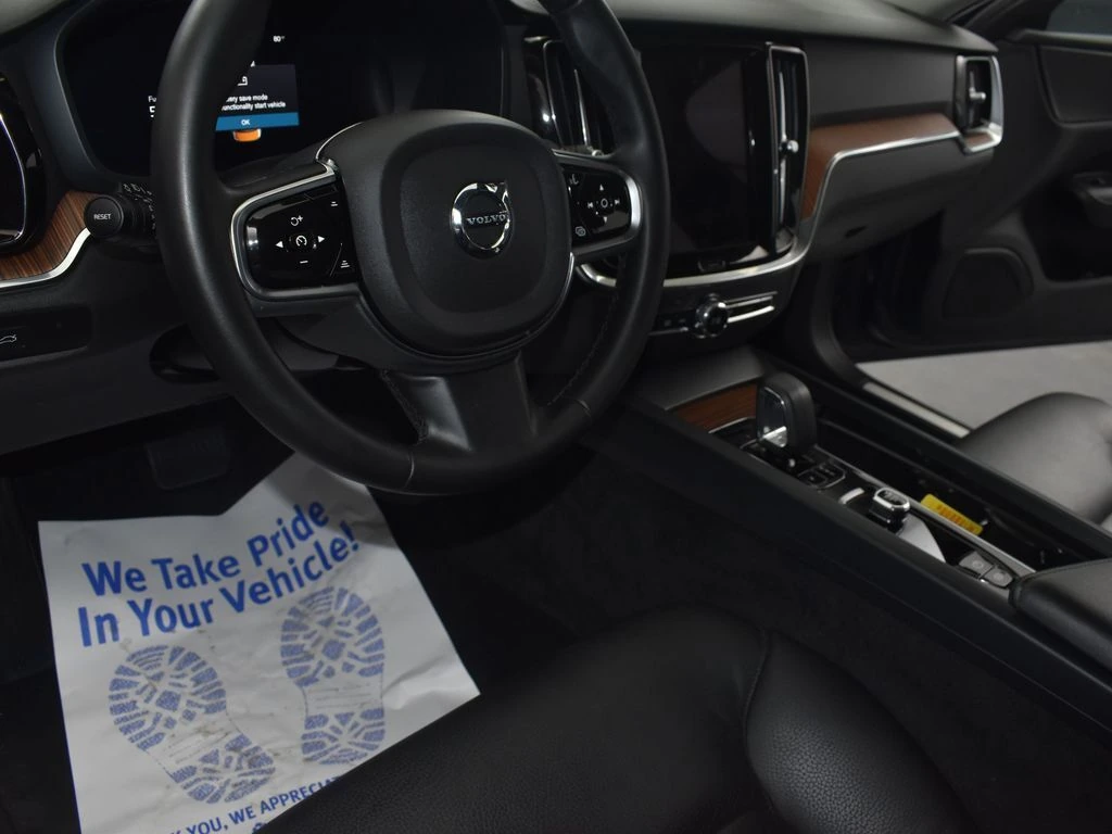 2024 Volvo - image 15