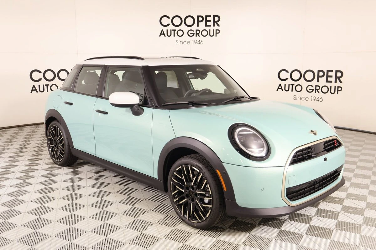 2026 MINI Hardtop Cooper S's photo