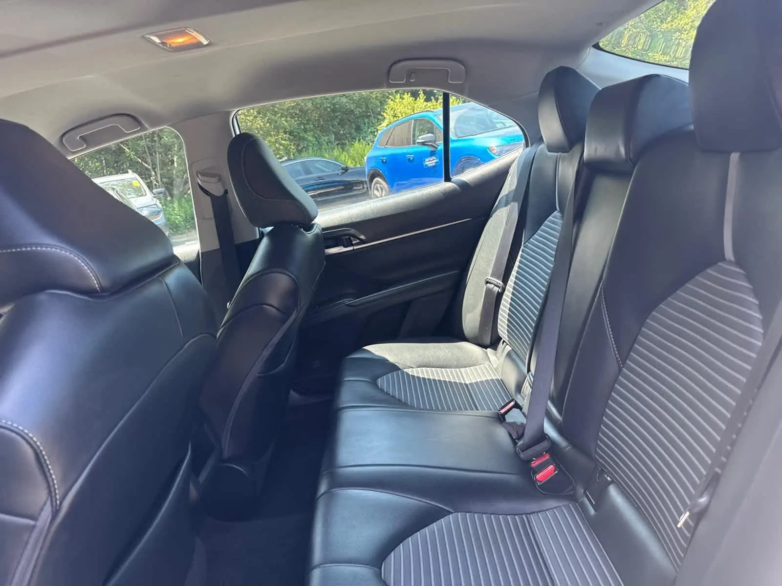 2020 Toyota Camry SE photo 28