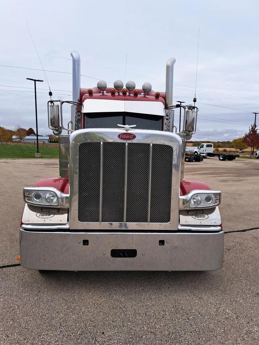 2018 Peterbilt 389 — photo 3