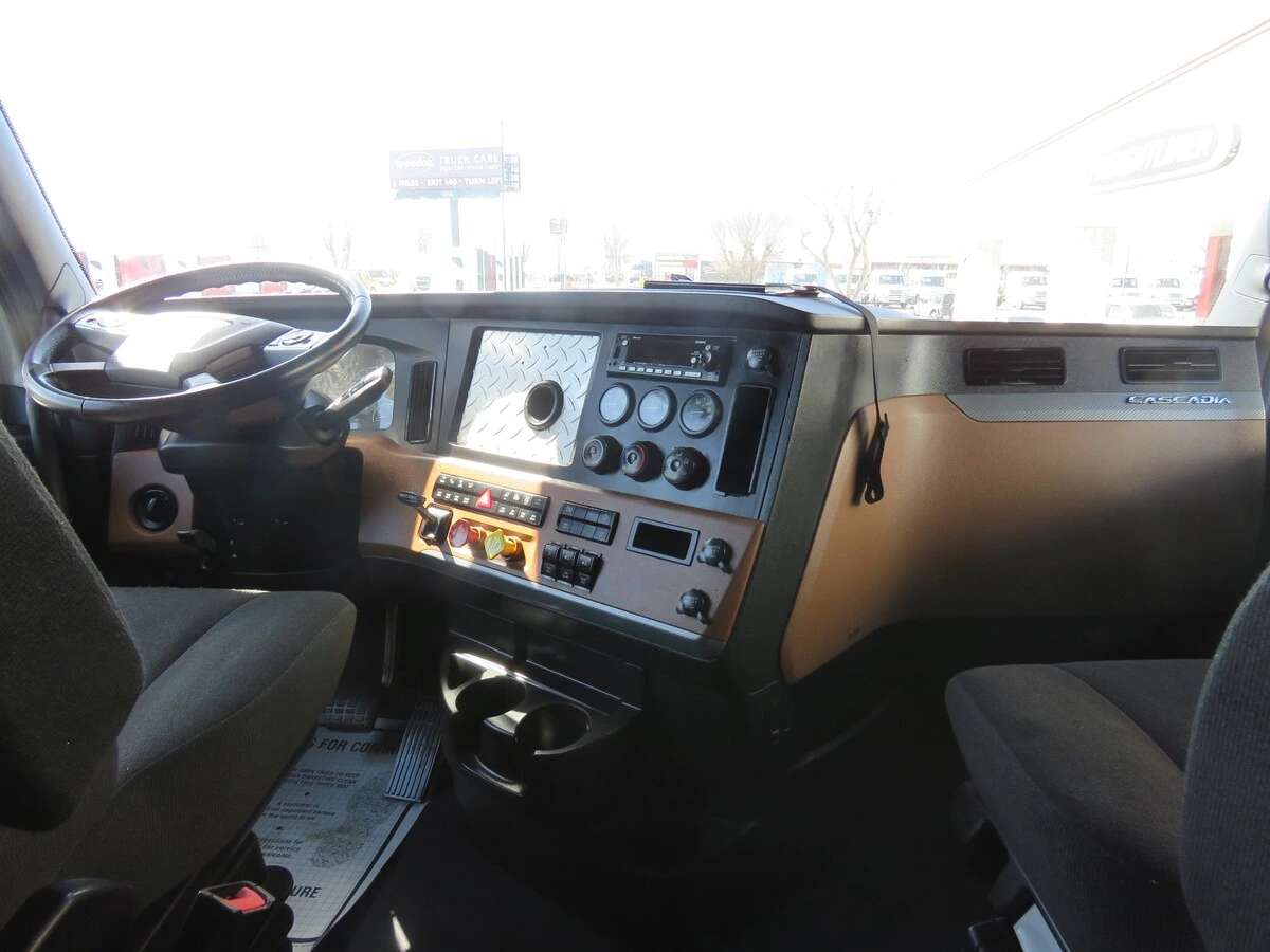 2022 Freightliner Cascadia - image 20