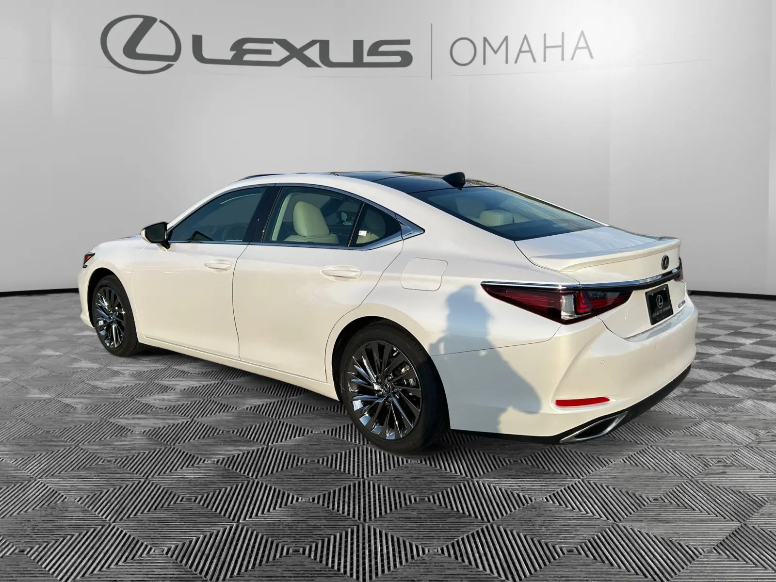 2025 Lexus ES 350 Ultra Luxury photo 3