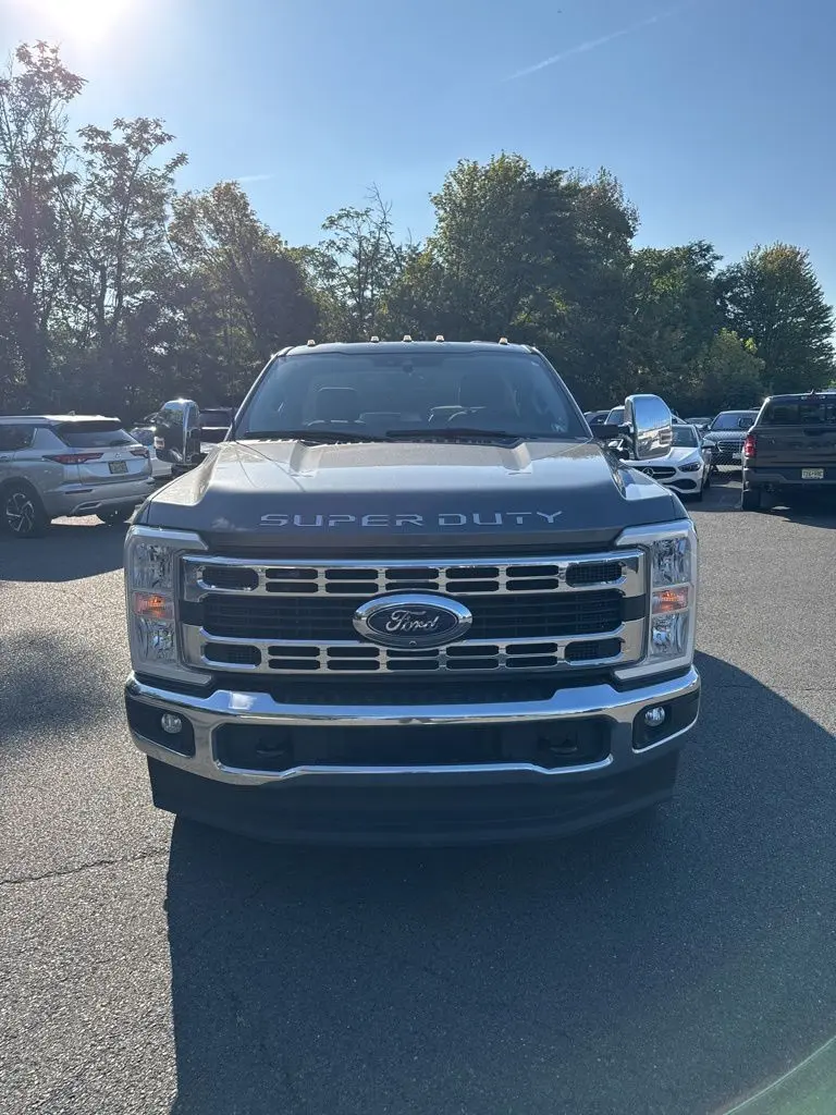 2023 Ford F-350 photo 3
