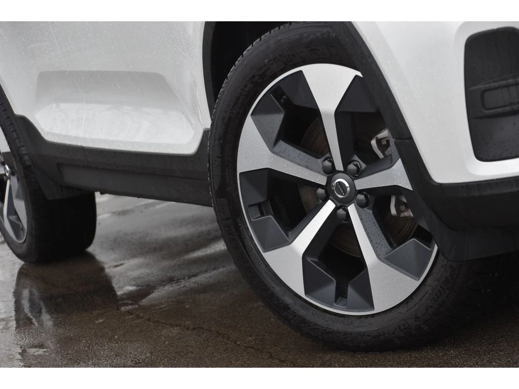 2025 Volvo - image 3