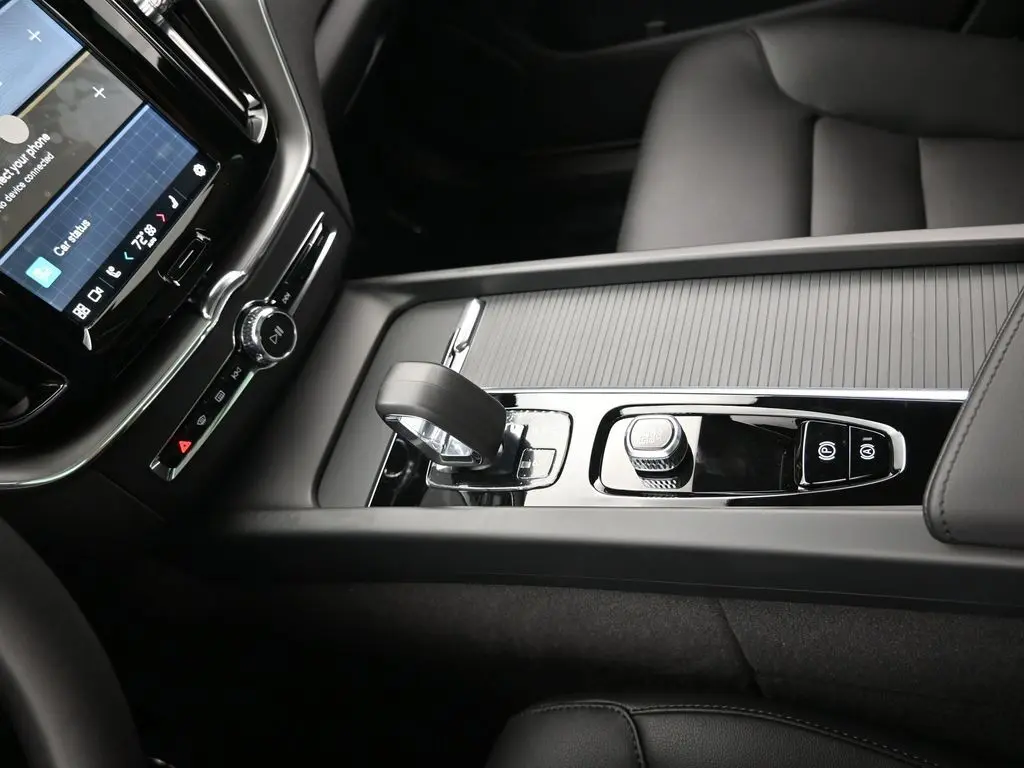 2025 Volvo - image 17